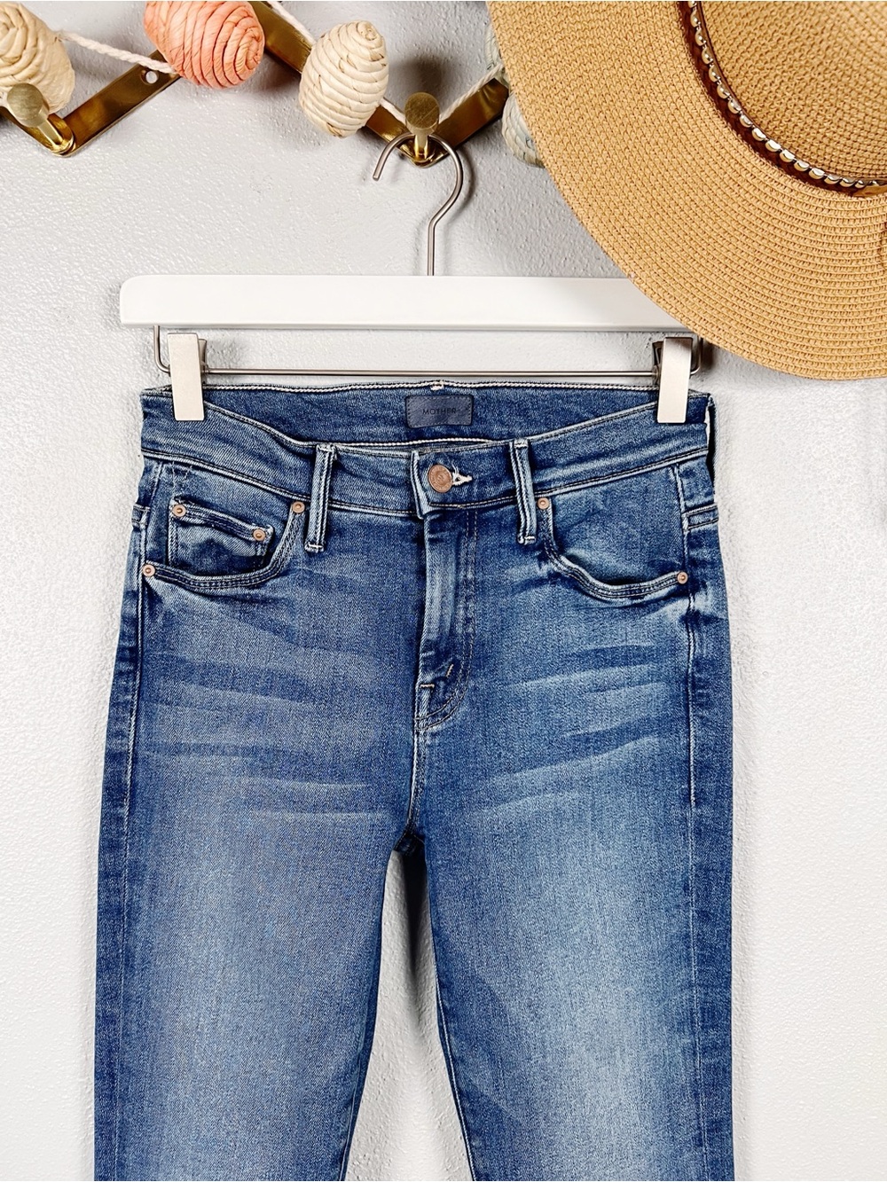 Mother The Weekender Fray Jeans in Hop On Hop Off Mid-Rise Ankle Size 25 - Picture 3 of 12